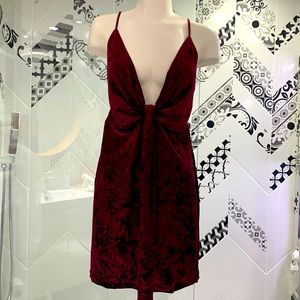 NWOT🌸Super Cute Crashed Velvet Spaghetti Straps Mini Dress